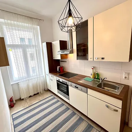 Cozy Retreat - By Nahuen Štýrský Hradec